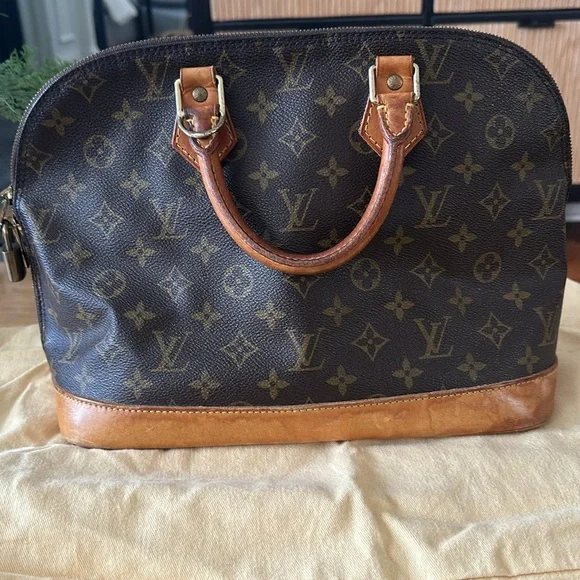 Authentic Louis Vuitton Alma - Picture 3 of 7